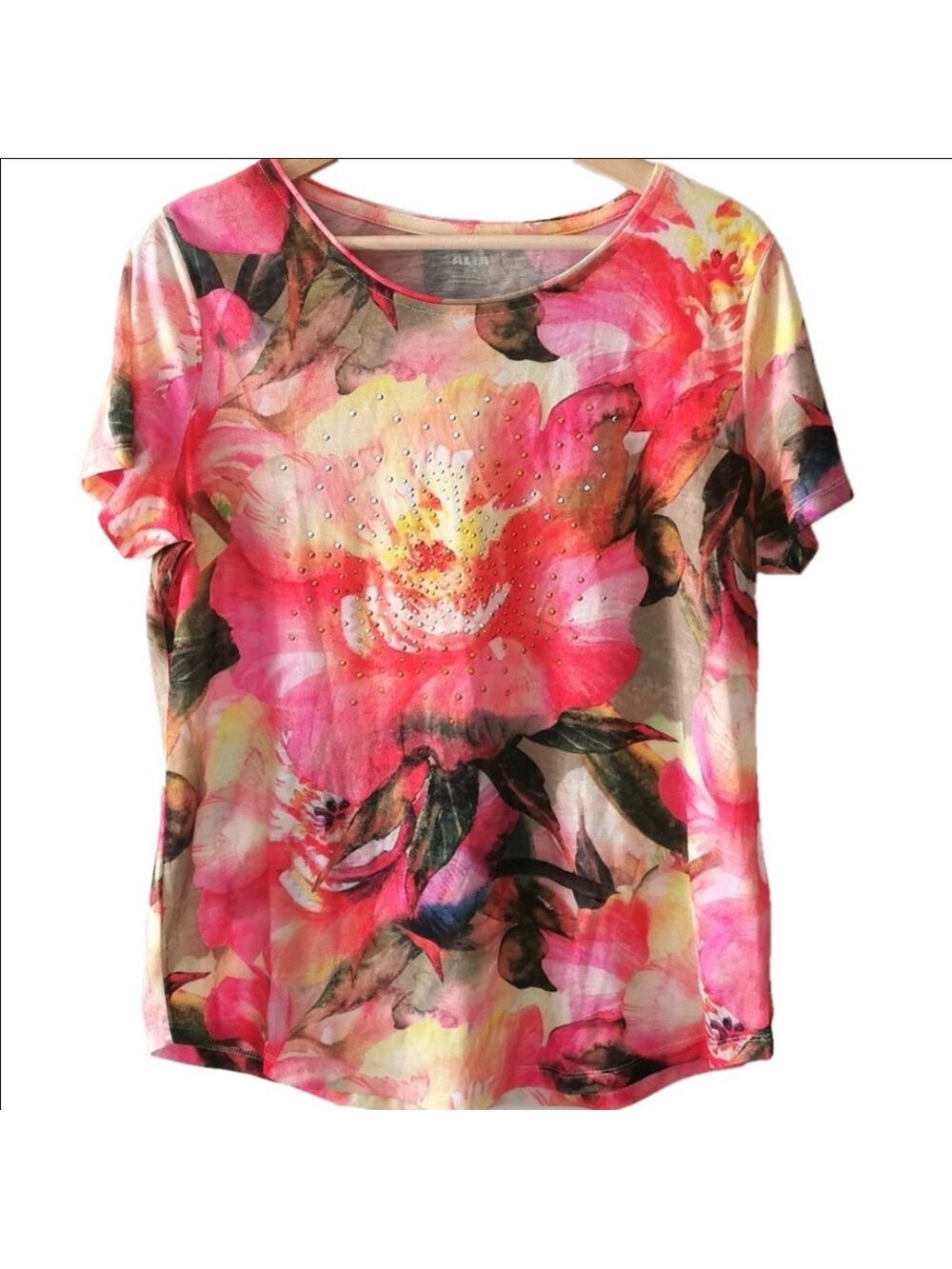 Alia floral bling cap sleeve top. Size Medium. EUC